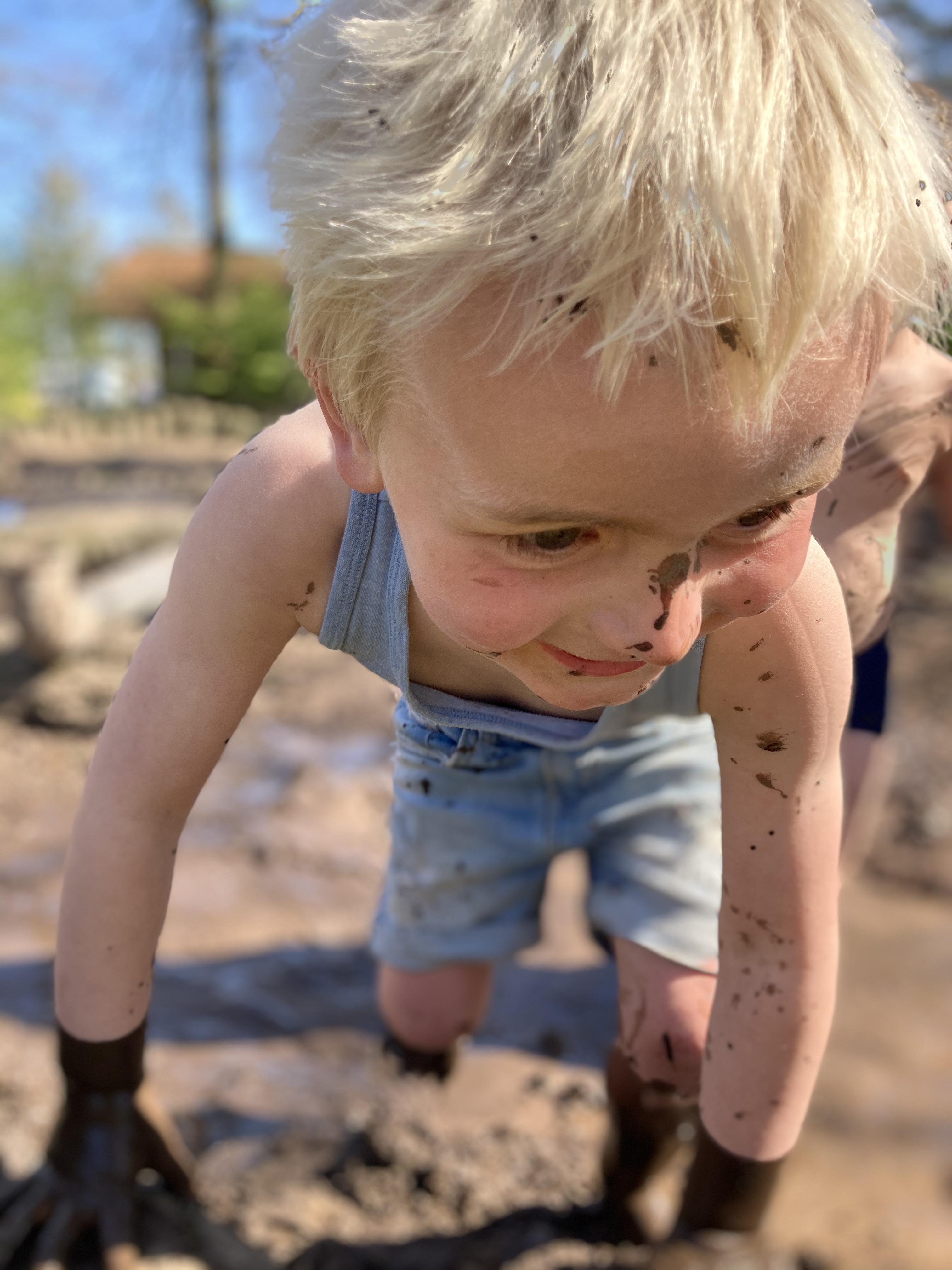 Top camping voor kids, vuur maken, lekker spelen in de modder. En genoeg te doen in de omgeving.